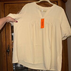 NEW NWT 2XL Cream Women's Top